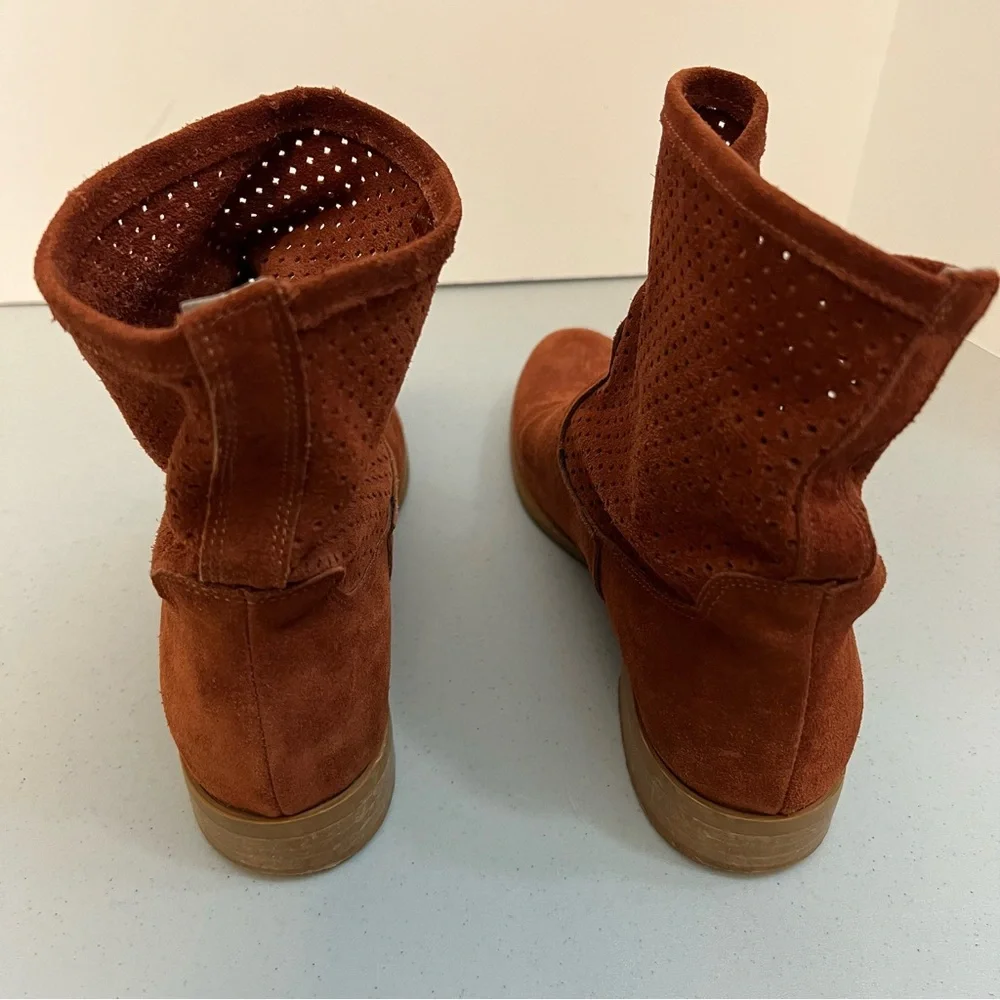 Sundance Suede Leather Booties Sz 38 or 7.5